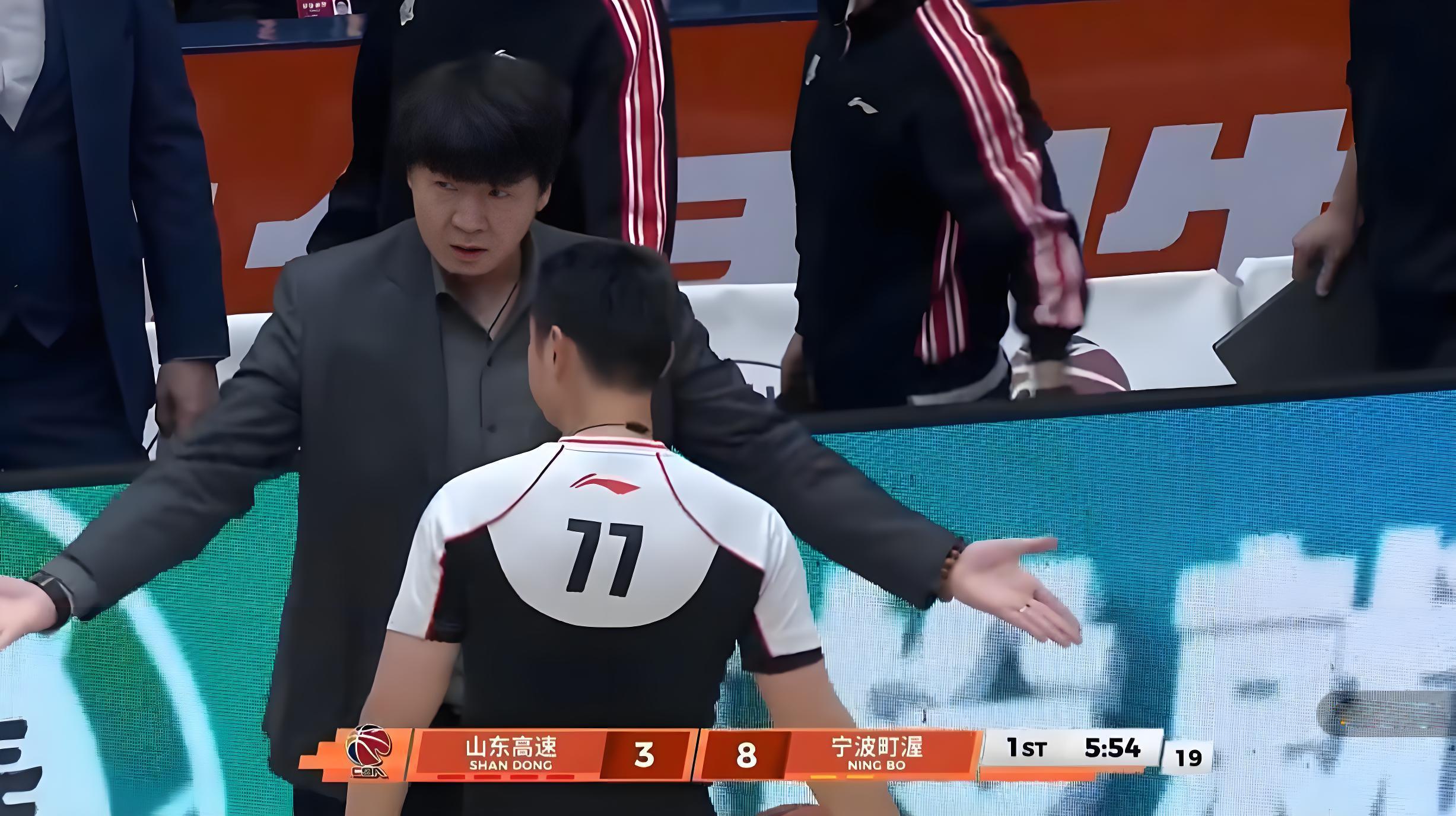 开云官方网站-克里斯犯浑！山东男篮逆袭：高诗岩惊艳15分，18岁俊才3分钟燃爆